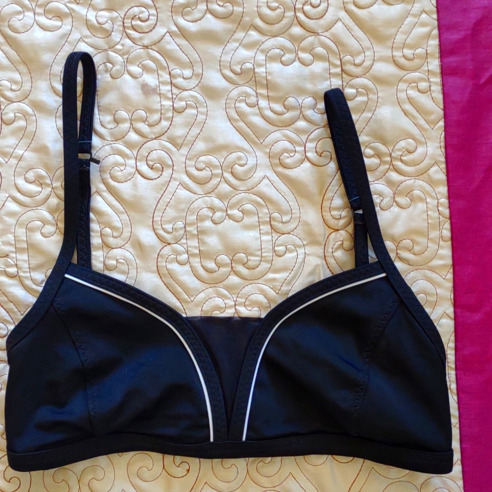 Lands end black bikini top size 6 like new condition cute fit.
